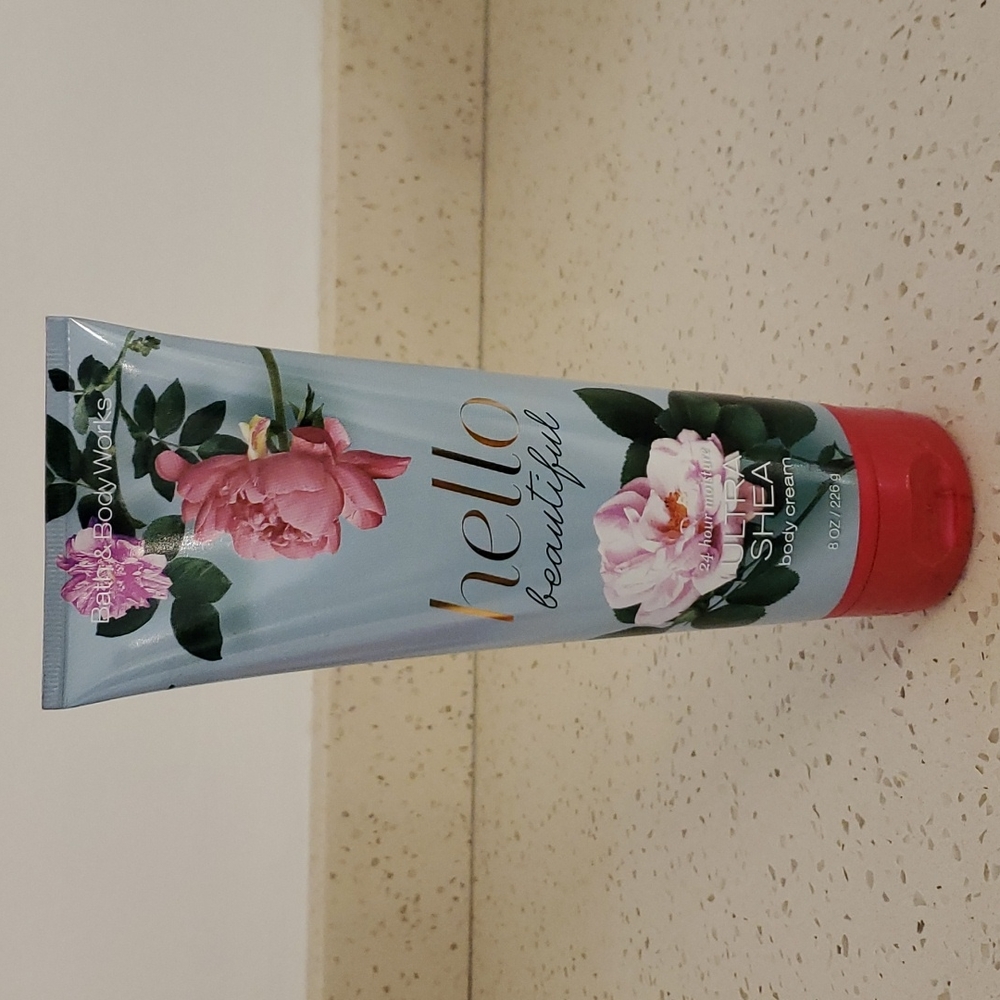 New Bath & Body Works Hello Beautiful Ultra Shea Body Cream. 8 oz.